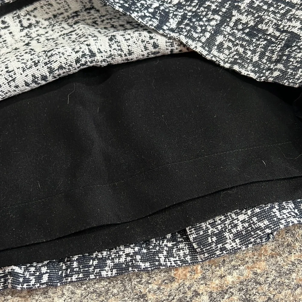 Joie skirt, size small - Picture 7 of 8